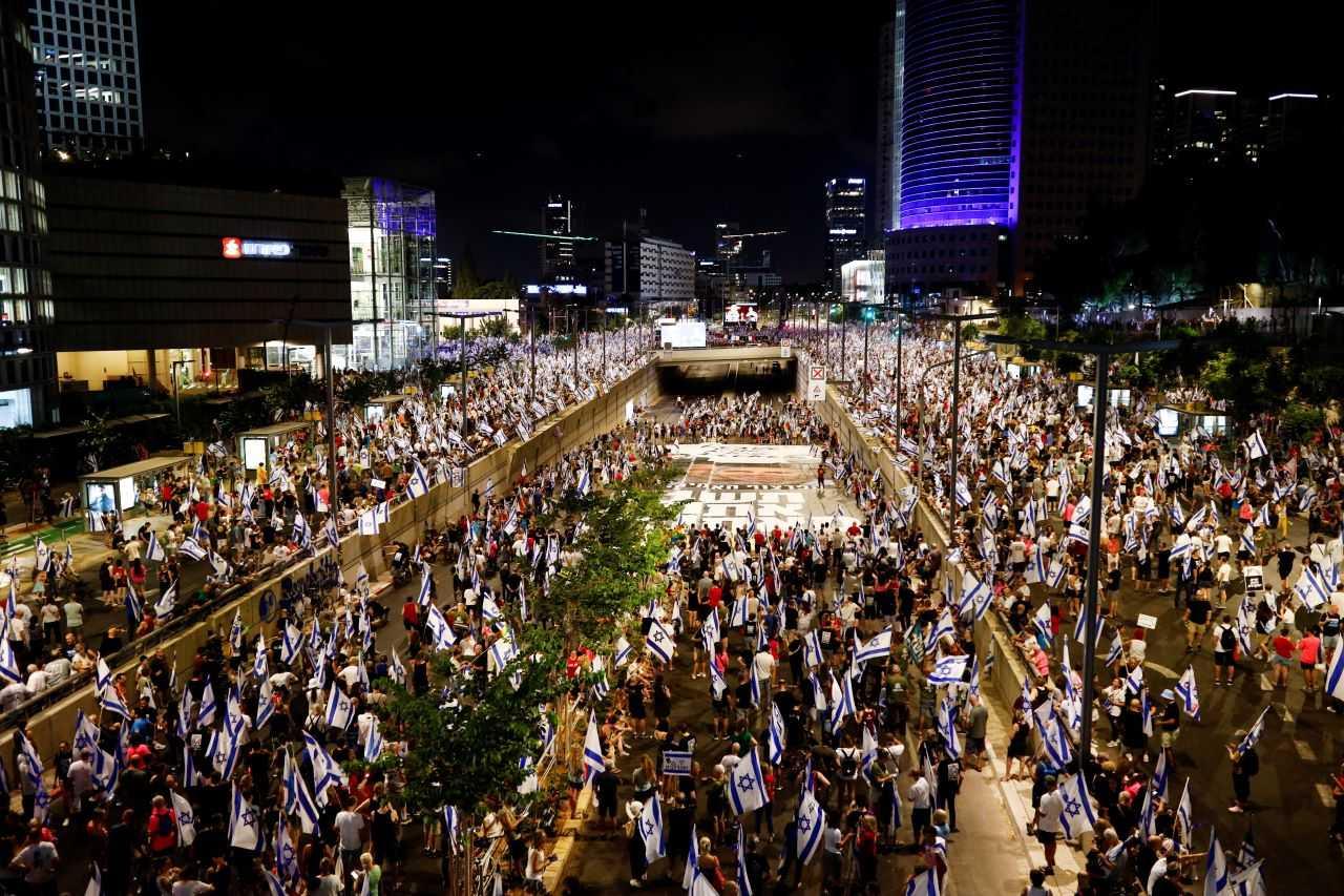 People take part in a demonstration against Israeli Prime Minister Benjamin Netanyahu and his nationalist coalition government's judicial overhaul, in Tel Aviv, Israel, Sept 9. Photo: Reuters
