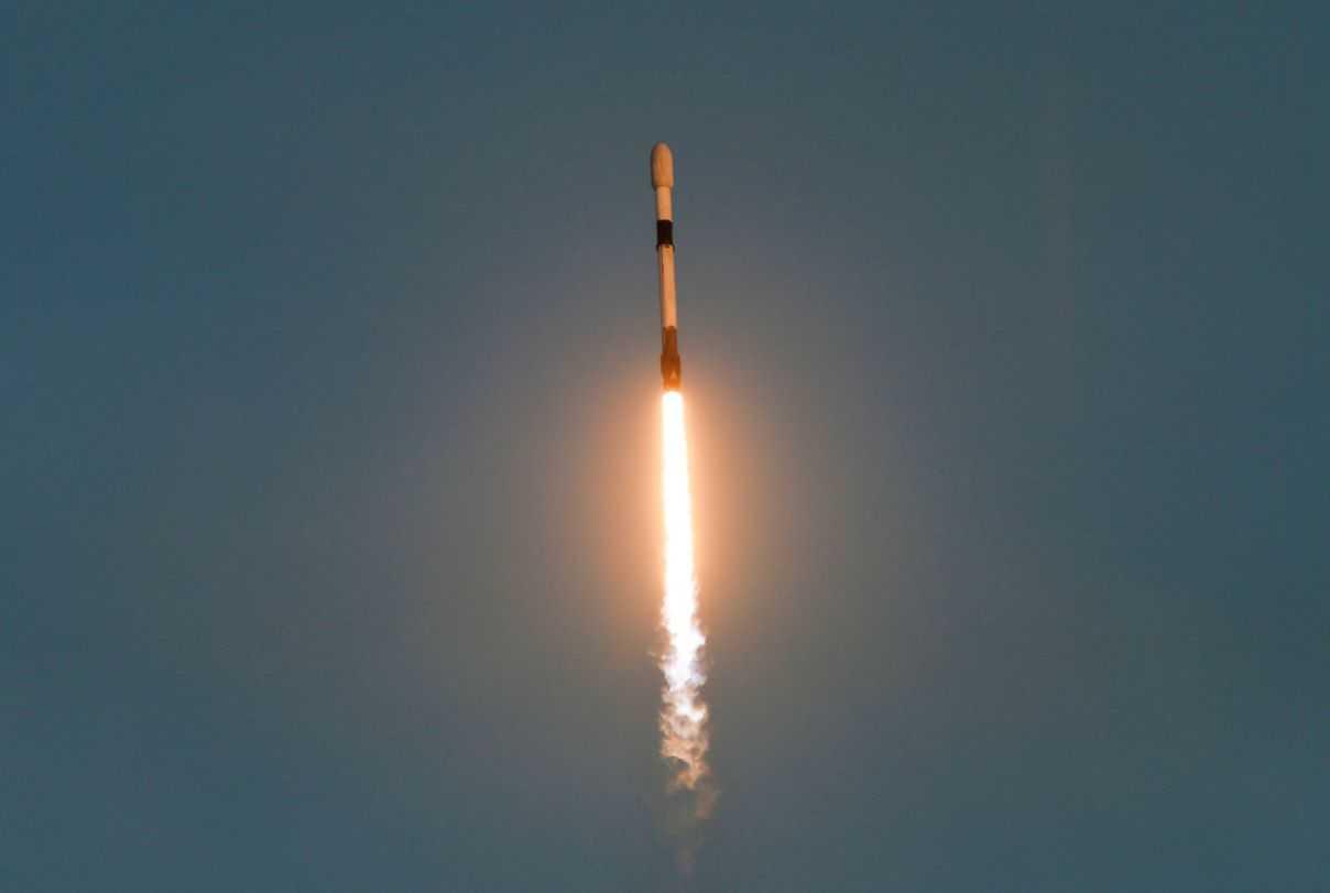 A SpaceX Falcon 9 rocket lifts off with a payload of 21 Starlink satellites from the Cape Canaveral Space Force Station in Cape Canaveral, Florida, US, Feb 27. Photo: Reuters