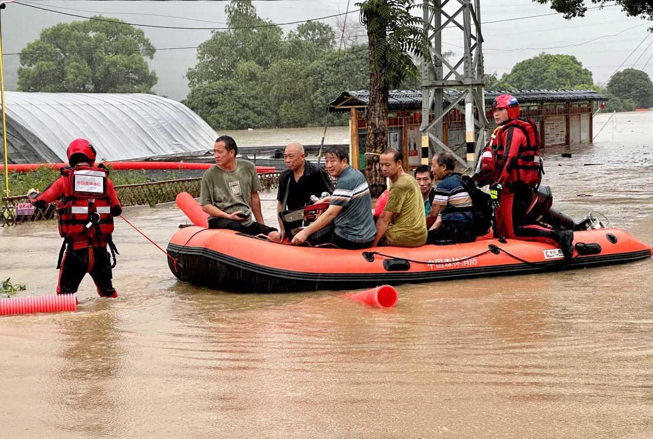 Rescue workers evacuate flood-affected residents with a boat in Minhou county after heavy rains brought by typhoon Haikui, in Fuzhou, Fujian province, China Sept 5. Photo: Reuters