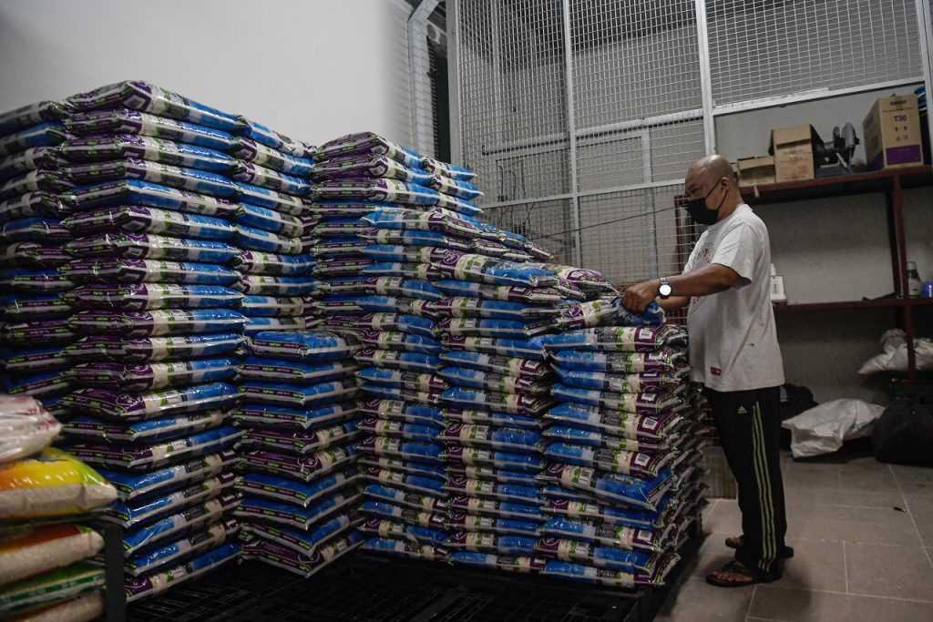 The country is currently facing a shortage of domestic white rice. Photo: Bernama