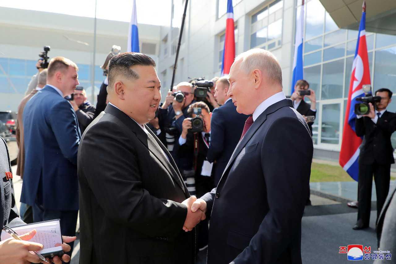 Pemimpin Korea Utara Kim Jong Un bertemu Presiden Rusia Vladimir Putin di Rusia, 13 September. Gambar: Reuters