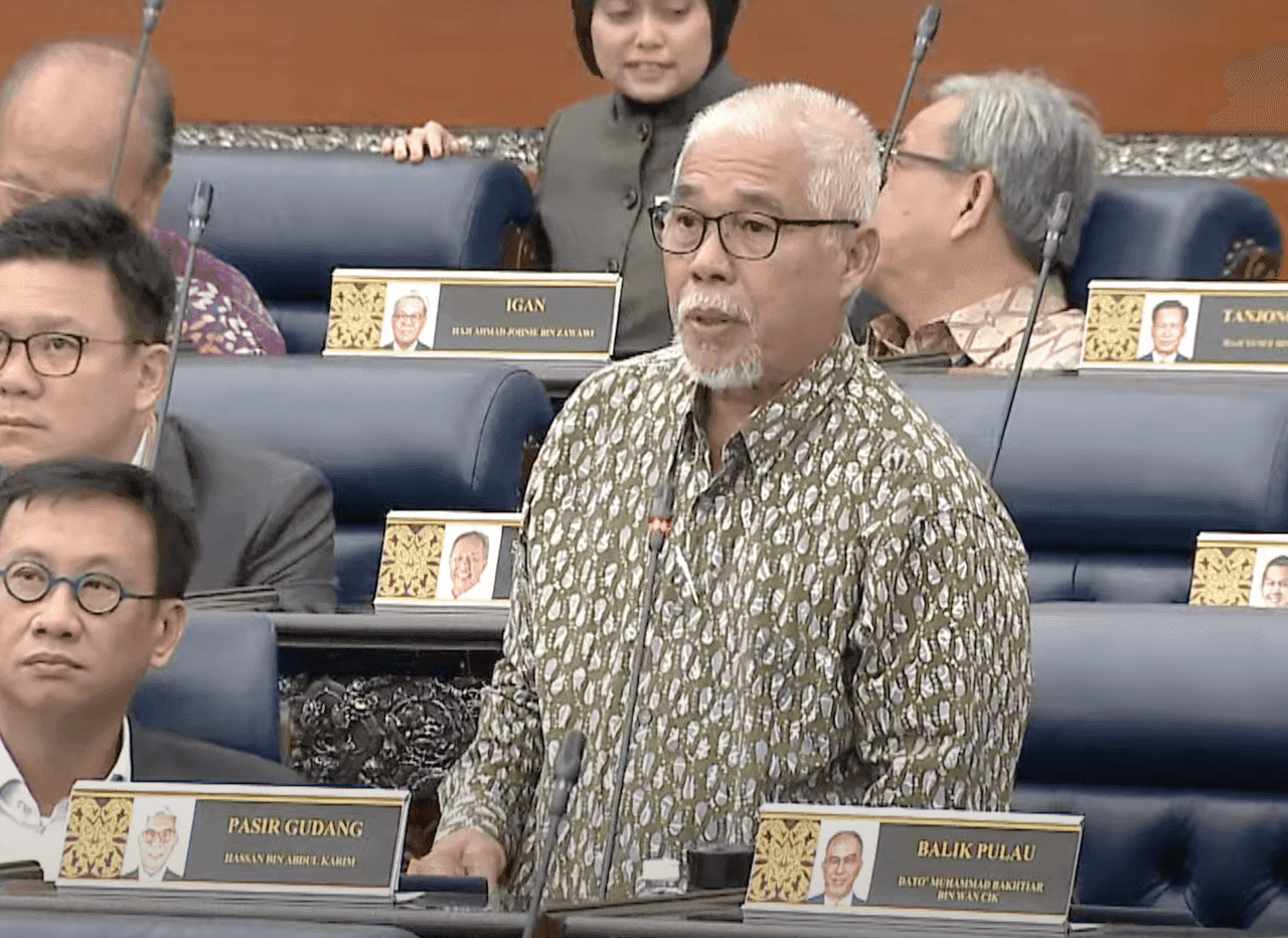 Ahli Parlimen Pasir Gudang Hassan Karim berucap di Dewan Rakyat hari ini.

