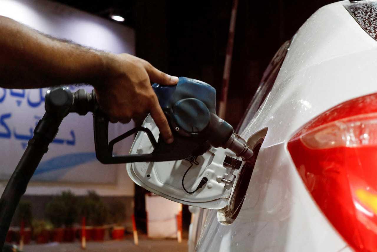 A worker fills a car with fuel after the government announced an increase in petrol and diesel prices, at a petrol station in Karachi, Pakistan, Sept 16. Photo: Reuters