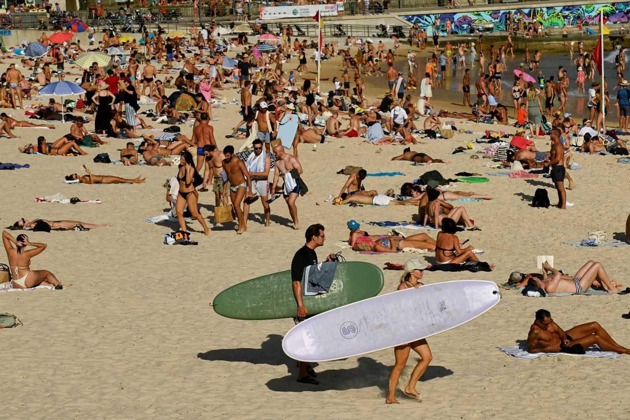 Crowds of people enjoy the beach in Bondi Beach, Sydney, Australia, March 6. Photo: Reuters
