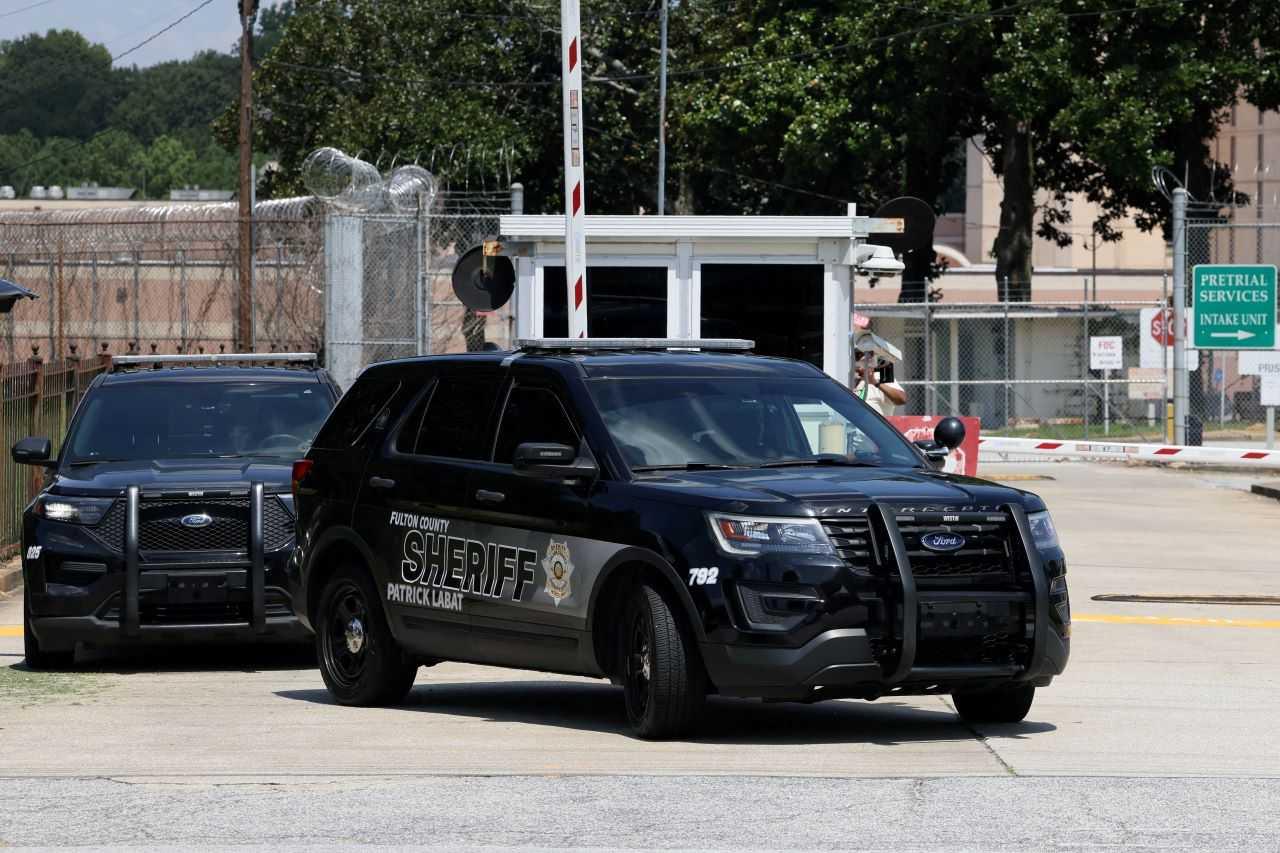 Sheriff vehicles are seen outside the Fulton County Jail in Atlanta, Georgia, US, Aug 21. Photo: Reuters