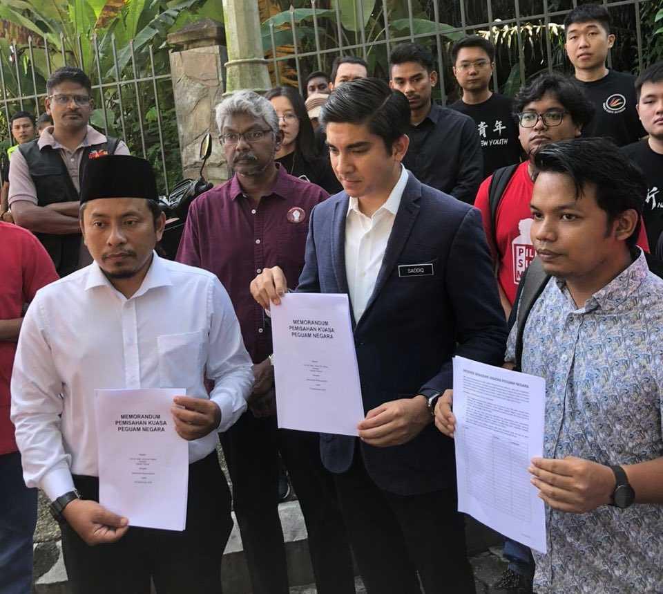 Muar MP Syed Saddiq Syed Abdul Rahman holds a copy of a memorandum submitted by Parti Sosialis Malaysia and his party Muda calling for Deputy Prime Minister Ahmad Zahid Hamidi to be reprosecuted. Photo: Twitter
