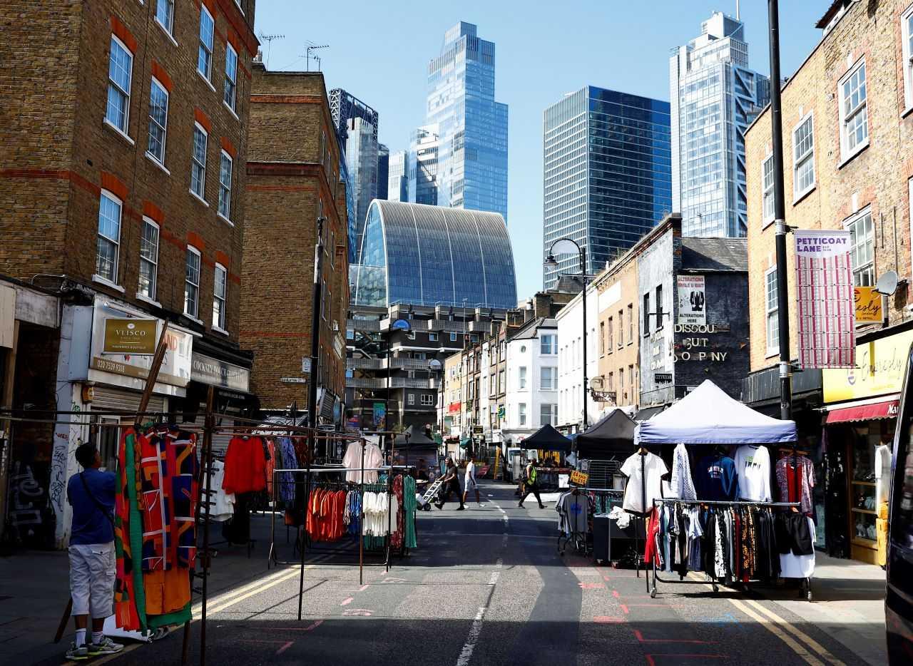 A view of City of London financial district behind Petticoat Lane street market, where discounted clothing is on sale, in London, Britain, Aug 23. Photo: Reuters