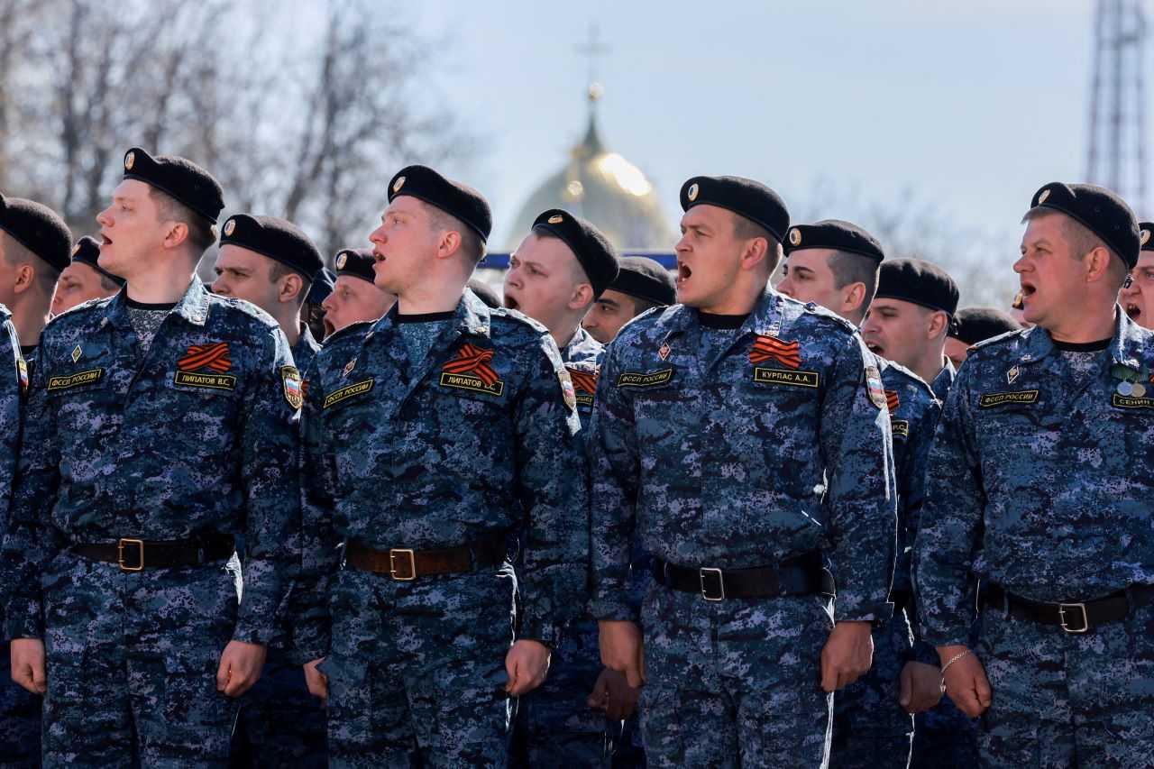 Russian service members attend a military parade on Victory Day in Veliky Novgorod, Russia May 9. Photo: Reuters