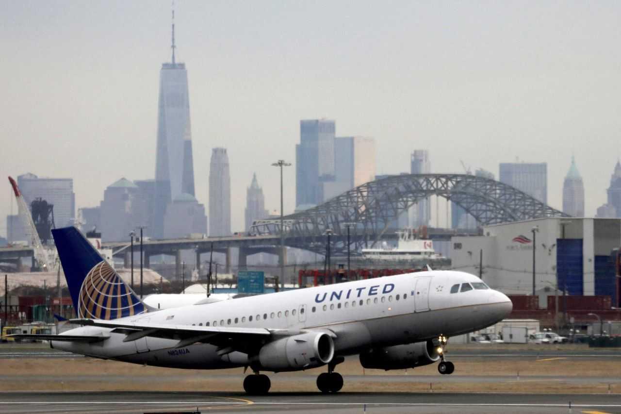 A United Airlines passenger jet takes off with New York City as a backdrop, at Newark Liberty International Airport, New Jersey, US Dec 6, 2019. Photo: Reuters
