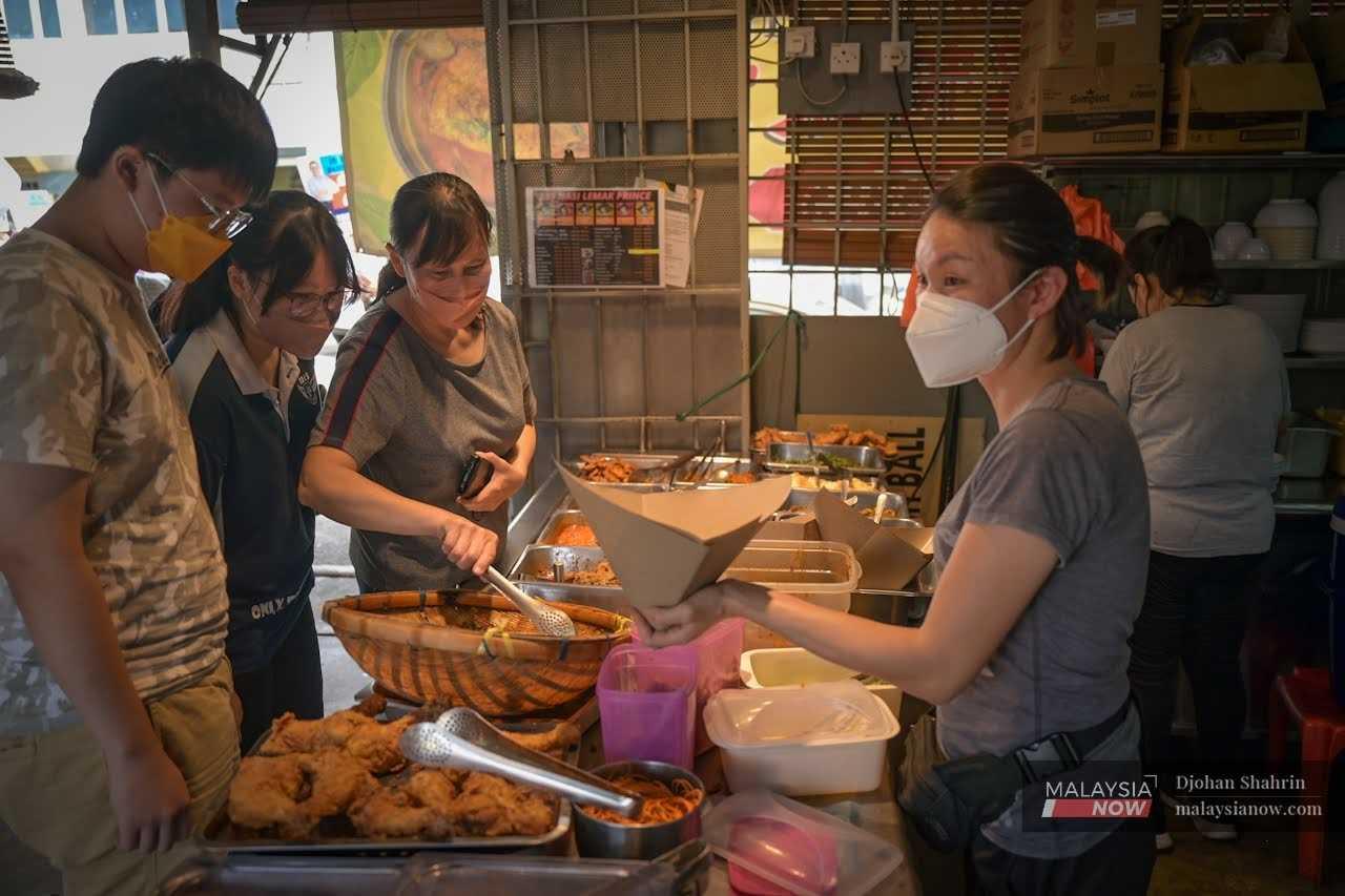 Many restaurant operators are struggling to deal with the increase in price of raw goods as well as costs such as rent.