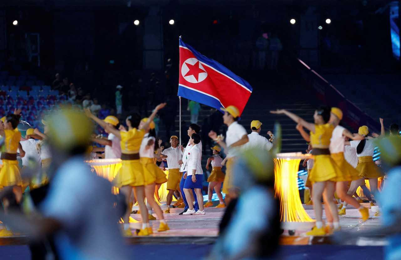 Athletes from North Korea hold their national flag at the opening ceremony of the Hangzhou Asian Games in Hangzhou, China, Sept 23. Photo: Reuters