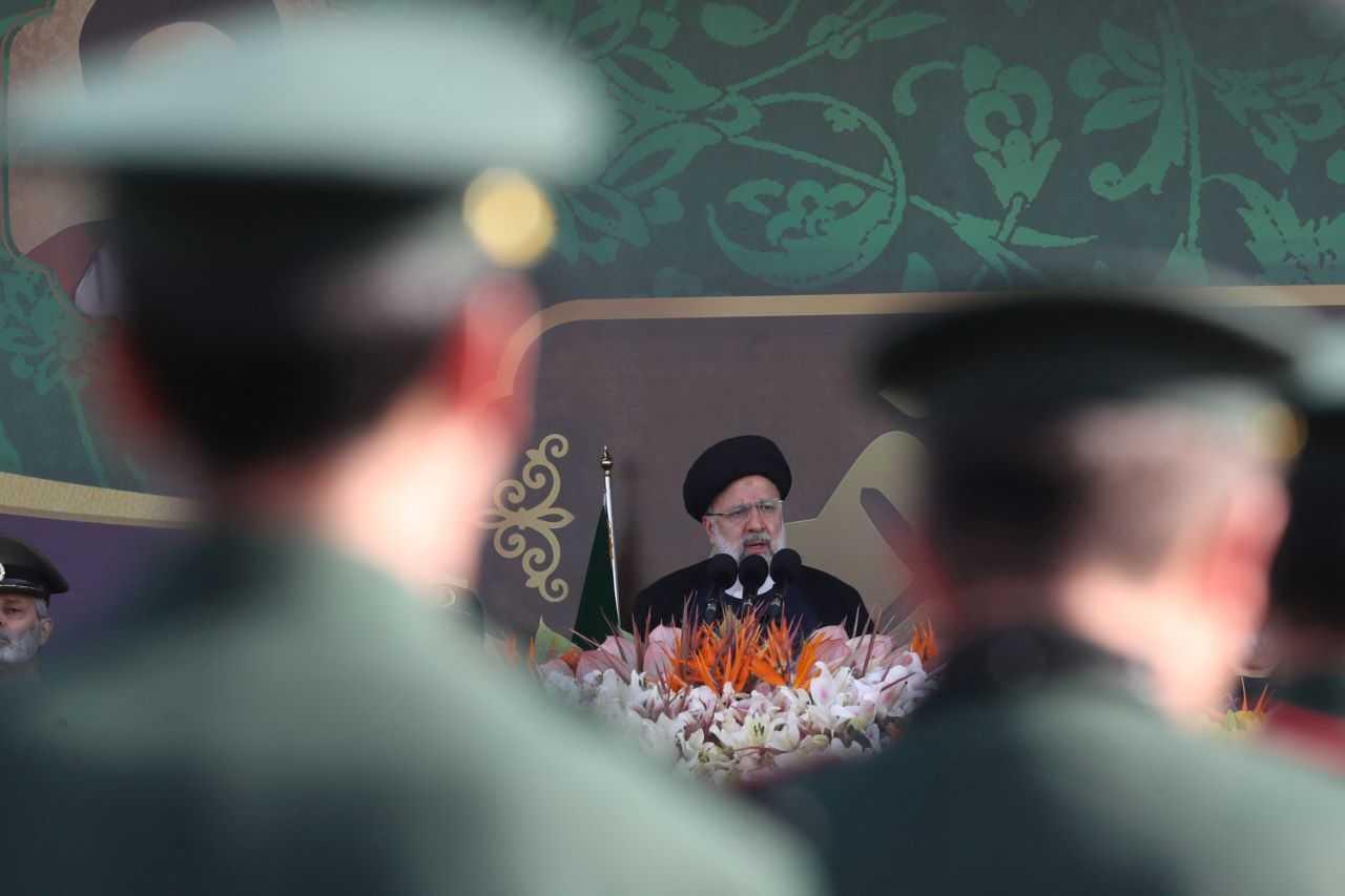 Presiden Iran Ebrahim Raisi menyampaikan ucapan semasa perarakan tahunan tentera di Tehran, Iran, 22 September. Gambar: Reuters