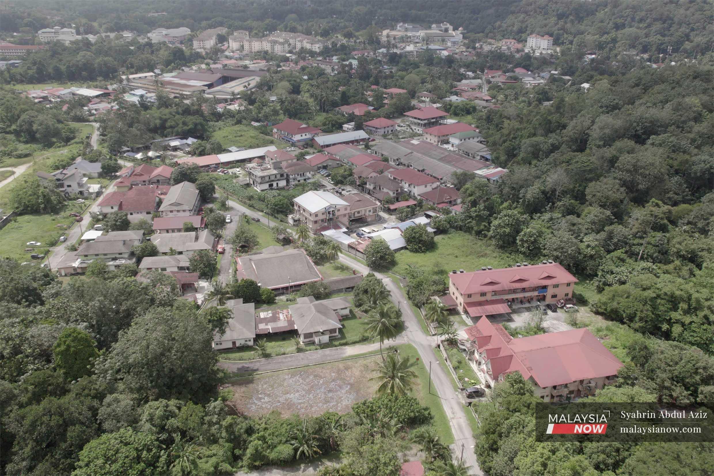 Gambar udara Taman Rawiyah Sulaiman, di mana ia akan terbahagi kepada dua dan ini akan menyukarkan penduduk untuk keluar masuk.