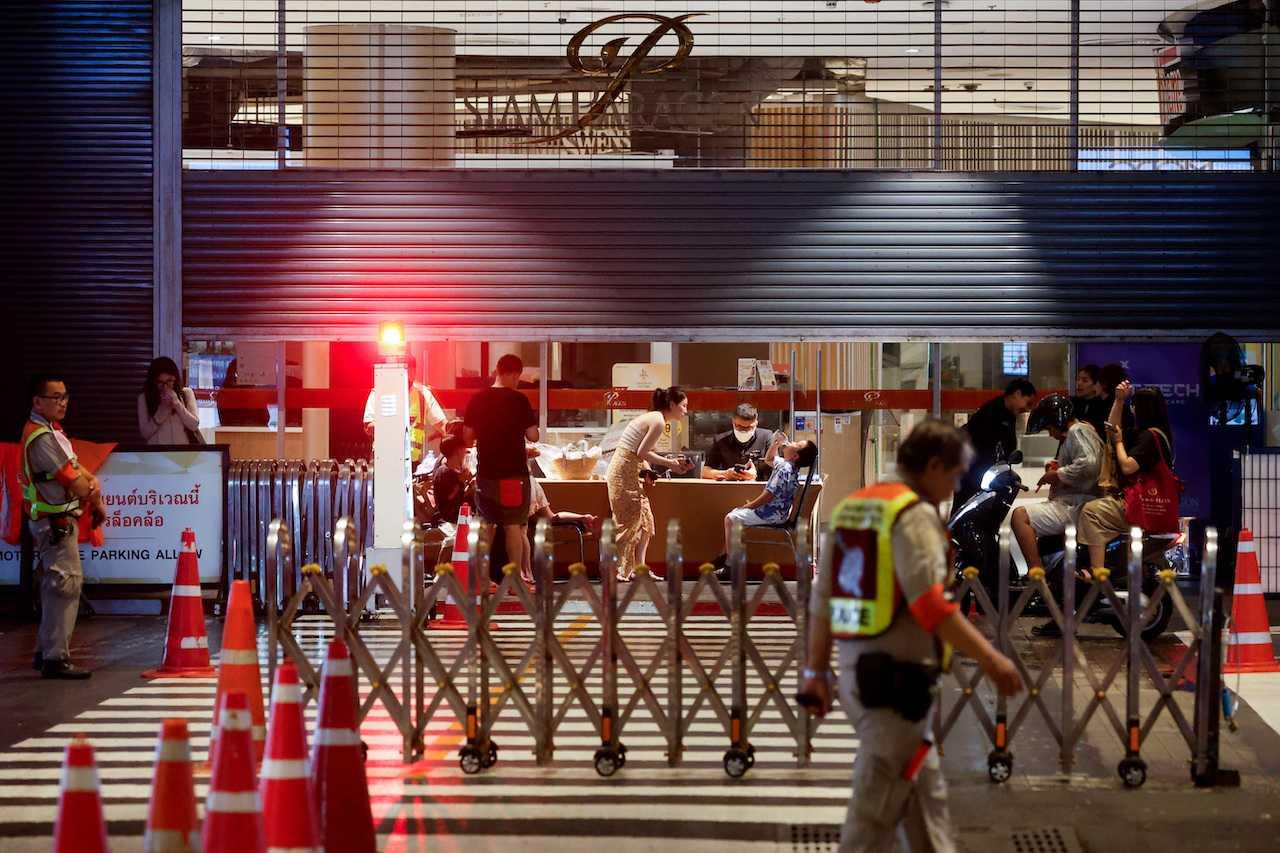 A general view of the outside of the luxury Siam Paragon shopping mall after Thai police arrested a teenage gunman suspected of killing foreigners and wounding other people in a shooting spree, in Bangkok, Thailand, Oct 3. Photo: Reuters