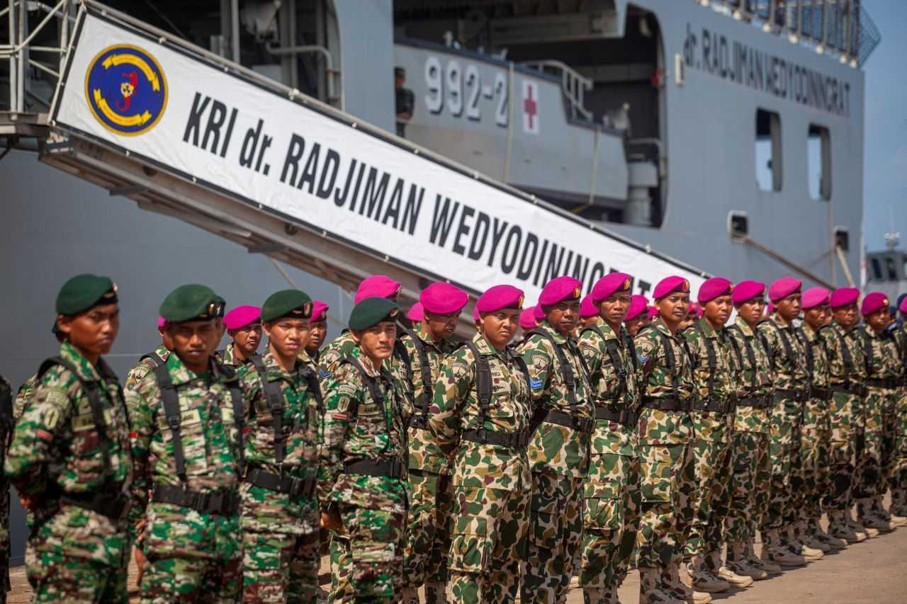 Anggota tentera menghadiri majlis perasmian latihan ketenteraan  bersama Asean Solidarity Exercise di pelabuhan Batu Ampar di Pulau Batam, Indonesia, 19 September. Gambar: Reuters