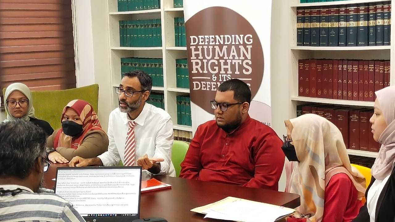 LFL's N Surendran (third left) and Nabila Khairuddin (far right) with siblings (from left) Azreen Batrisya, Azalea Batrisya, Aziq Fadyan and Azzahra Batrisya at a press conference today.