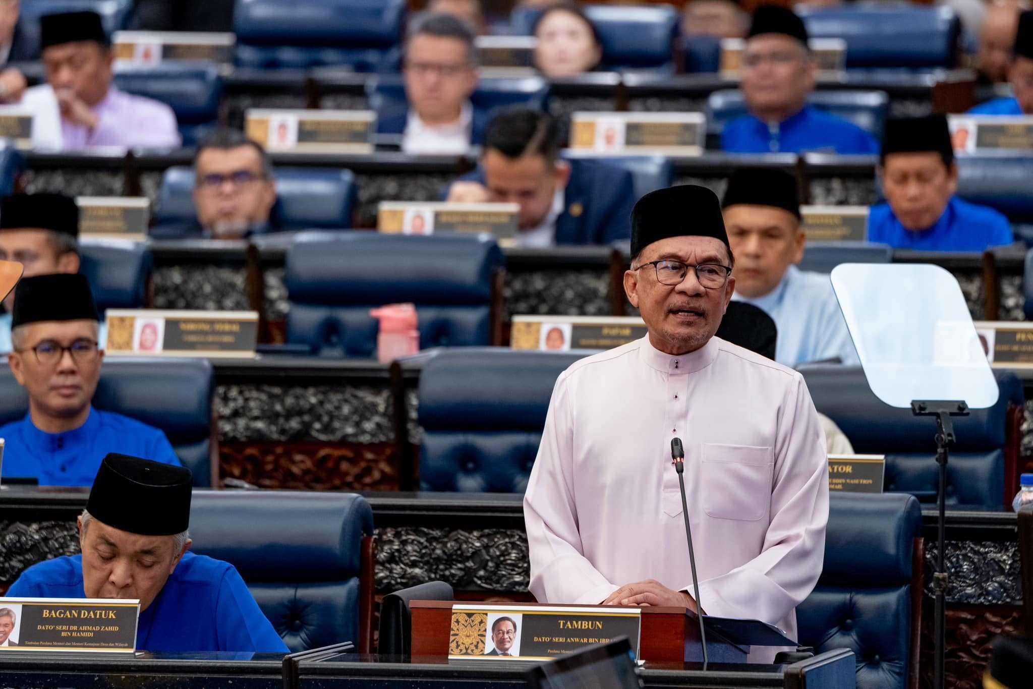 Prime Minister Anwar Ibrahim speaks in the Dewan Rakyat. Photo: Facebook 