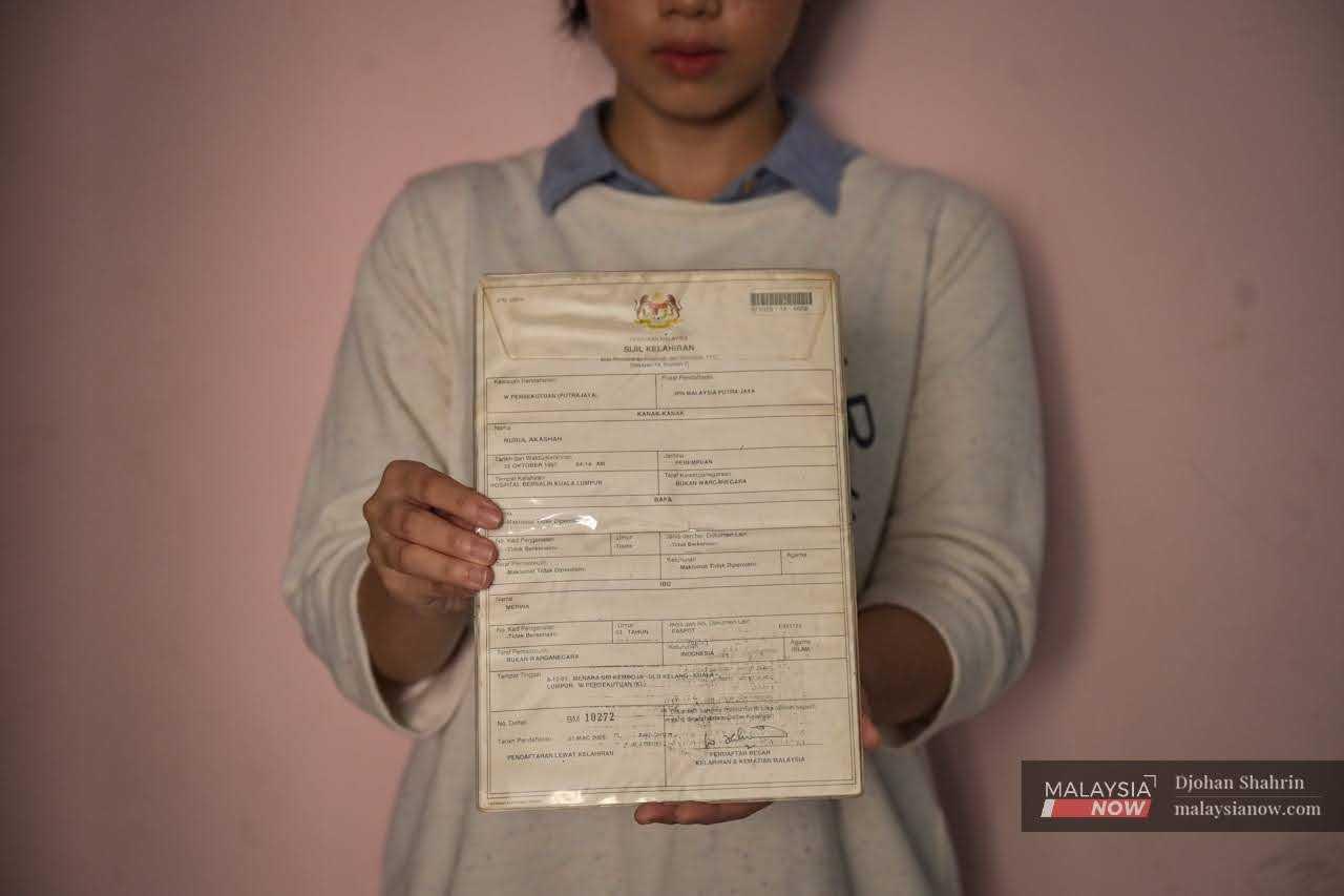 Proposed changes to remove gender discrimination in the of granting citizenship to children born to Malaysian mothers abroad will not affect the plight of thousands of stateless children.