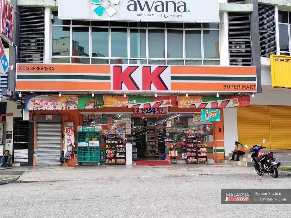 A DAP man has launched a solidarity campaign for KK Mart, urging the public to spend at least RM10 at the store in the wake of protests over the 'Allah' socks affair.