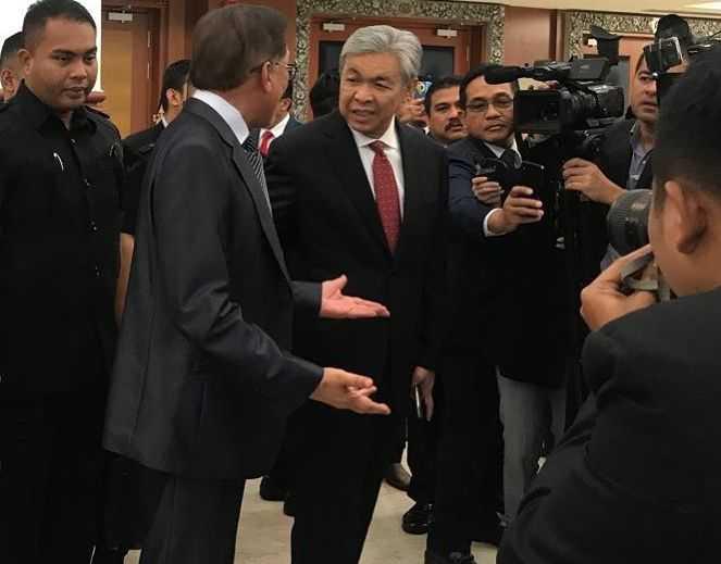 Anwar Ibrahim and his deputy Ahmad Zahid Hamidi are faced with questions surrounding an 'addendum order' on Najib Razak's imprisonment.
