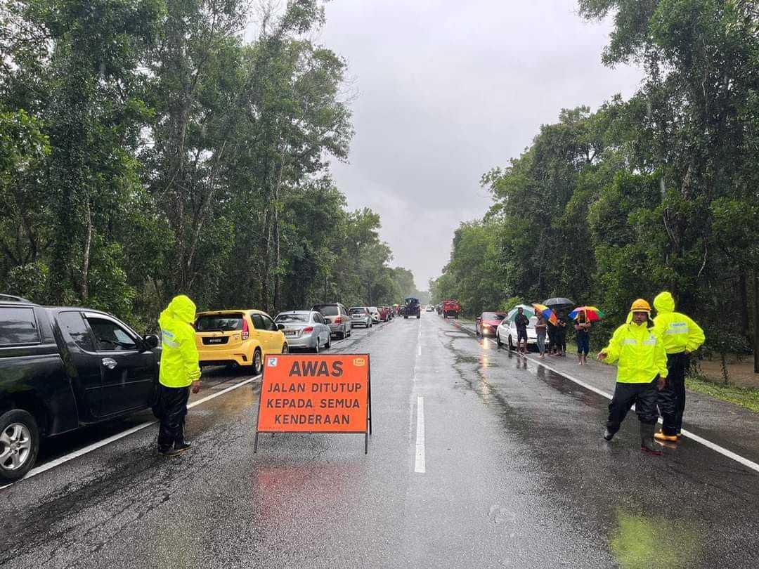 Jalan Culvert 5 Rantau Panjang-Pasir Mas ditutup untuk kenderaan awam hari ini.