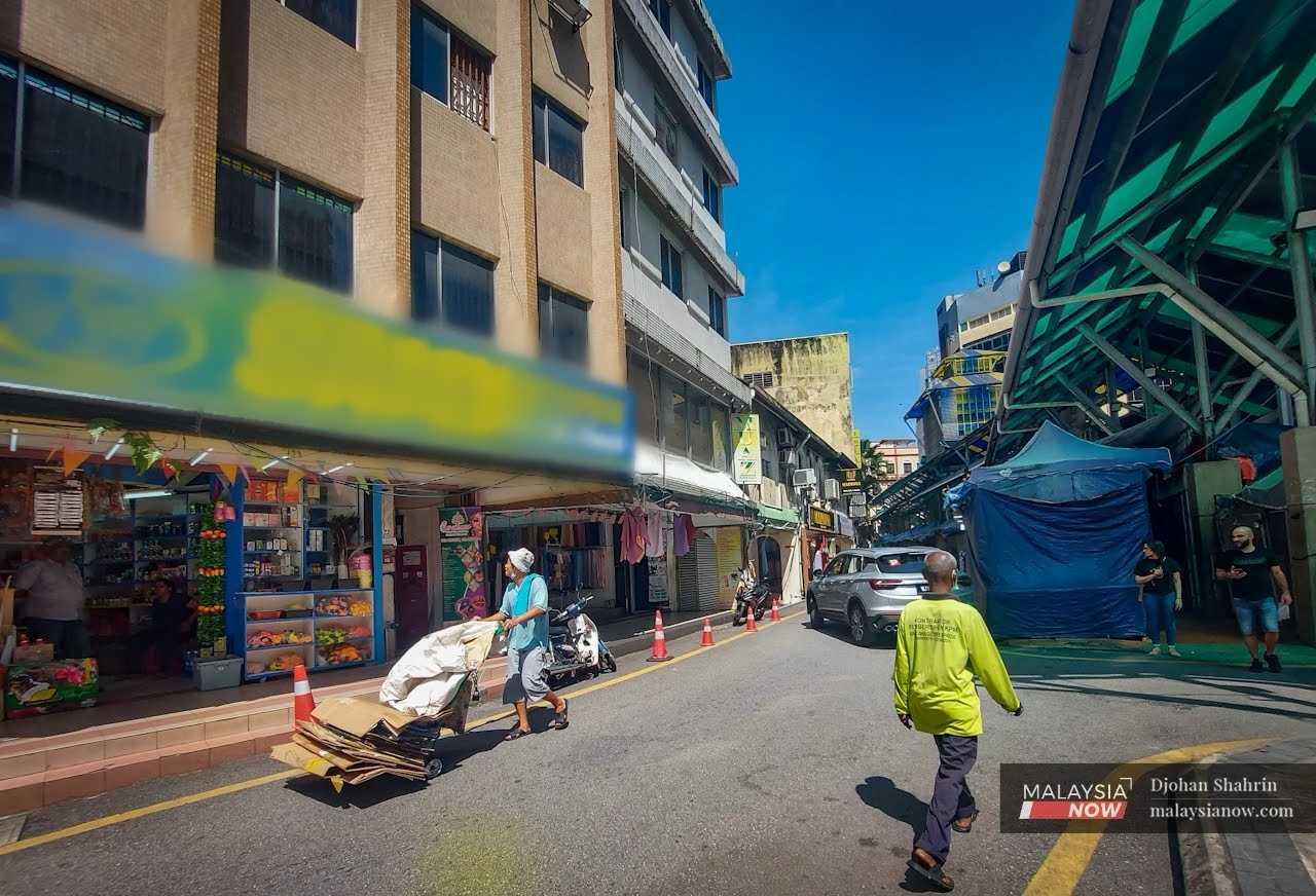 The impending increase in electricity tariffs is exacerbating the financial burdens that small and medium enterprises are already facing.