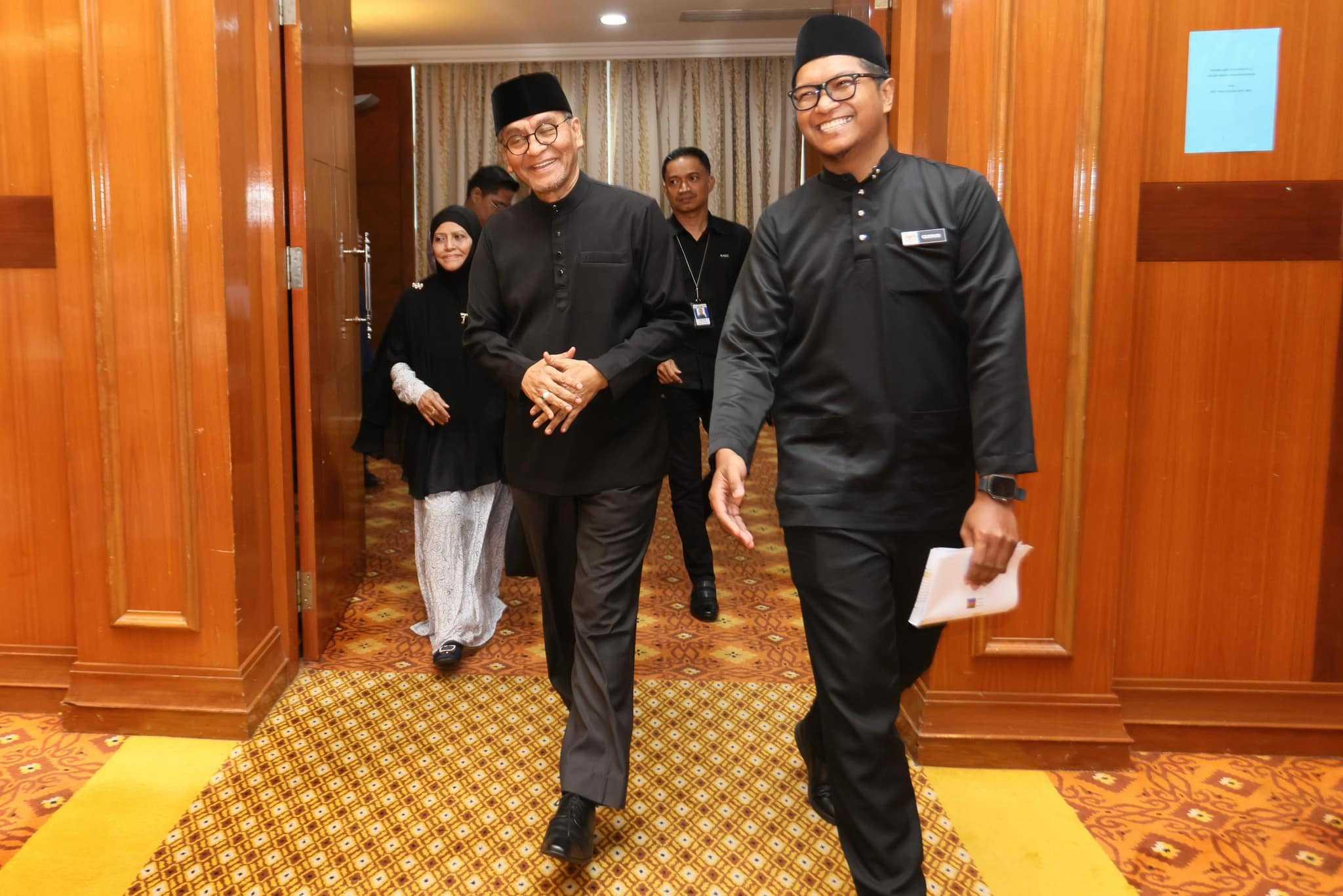 Menteri Kesihatan Dzulkefly Ahmad sekali lagi menjadi sasaran kritikan selepas siri gangguan proses eplacement.