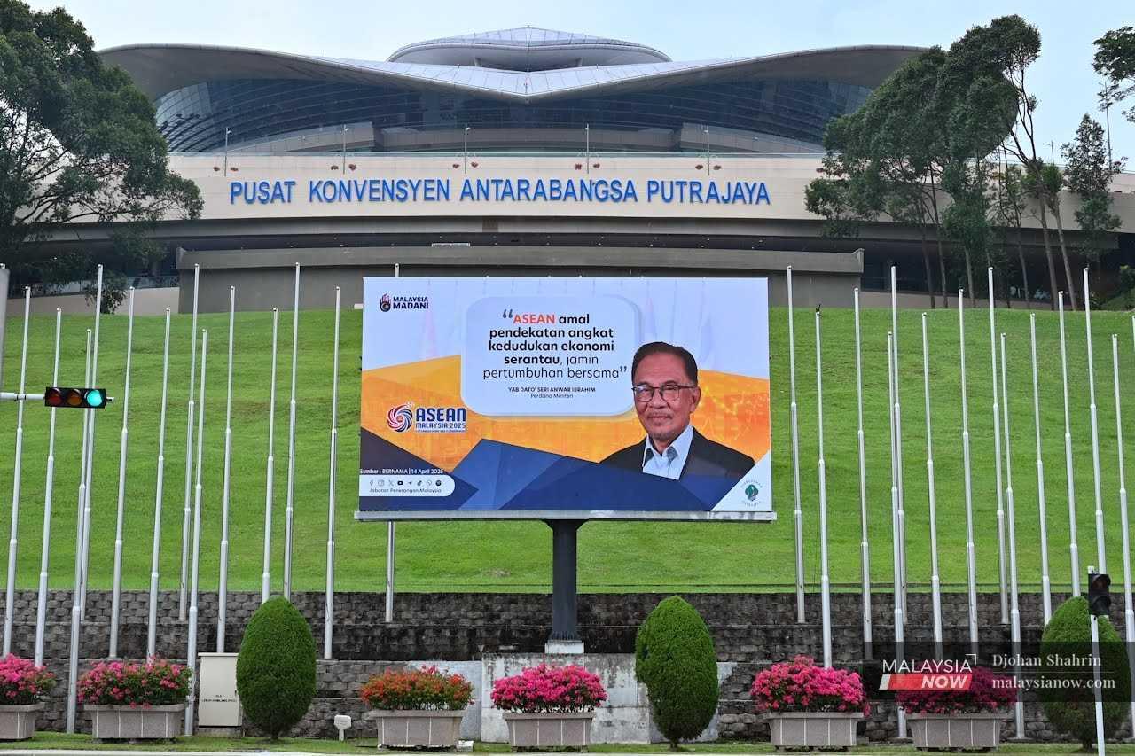 Putrajaya is criticised for calling for schools to hold their classes online in order to accommodate Asean summits.