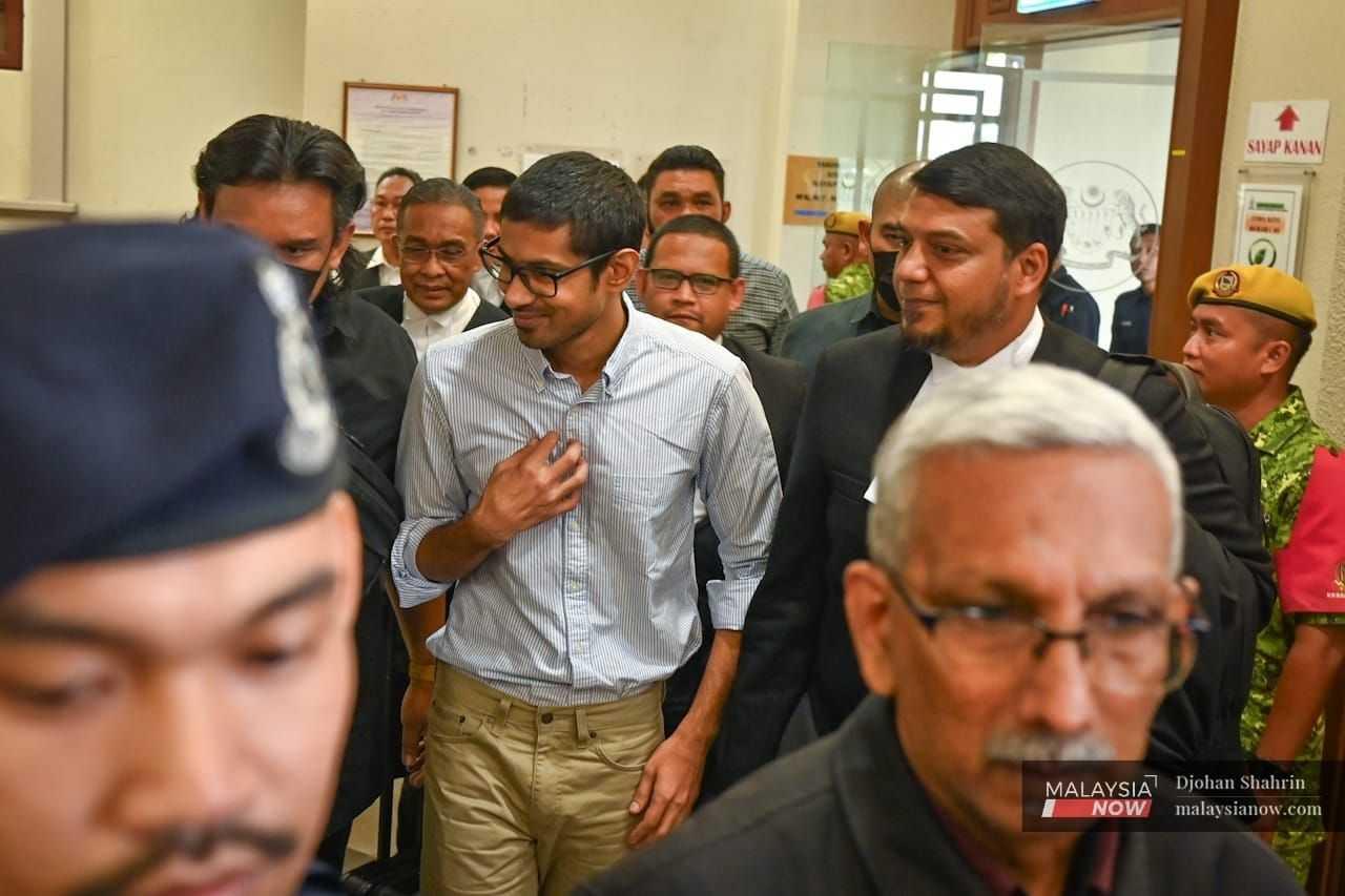 Yusoff Rawther accompanied by his lawyer Rafique Rashid greets a crowd of well-wishers ay the Kuala Lumpur High Court today.
