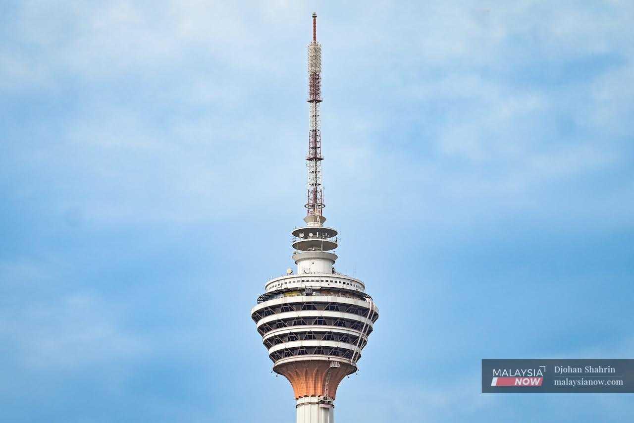 Perikatan Nasional mempersoalkan kelonggaran syarat ekuiti Bumiputera dalam konsensi Menara Kuala Lumpur, di samping penglibatan seorang individu terkait dengan pemimpin tinggi kerajaan.