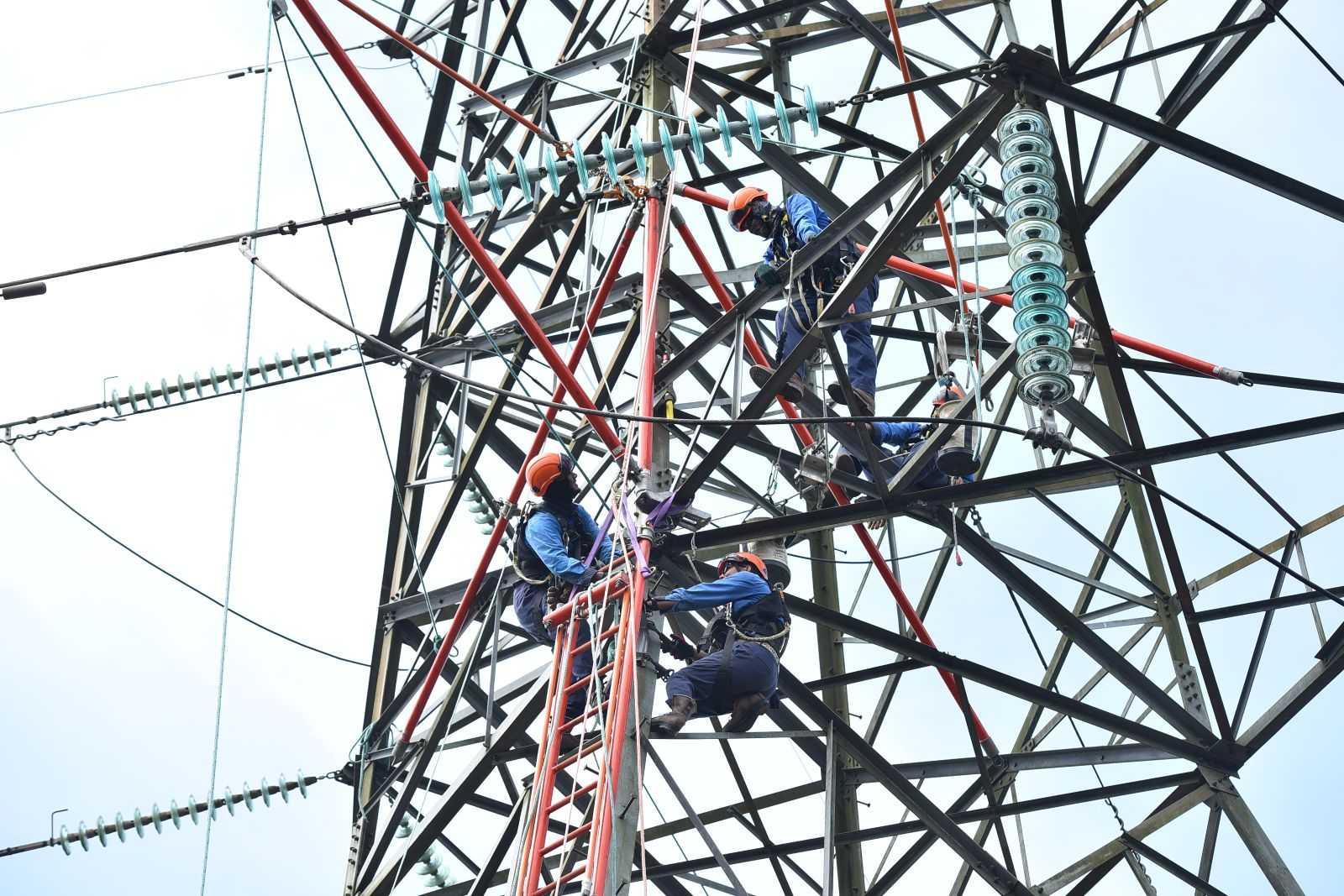 TNB continues to prioritise reliability alongside value creation and community impact, investing RM5.2 billion in 1H 2025 to support growing demand, supply security and the energy transition. These efforts contributed to improved SAIDI performance, reducing the average interruption duration to 23.56 minutes per customer.