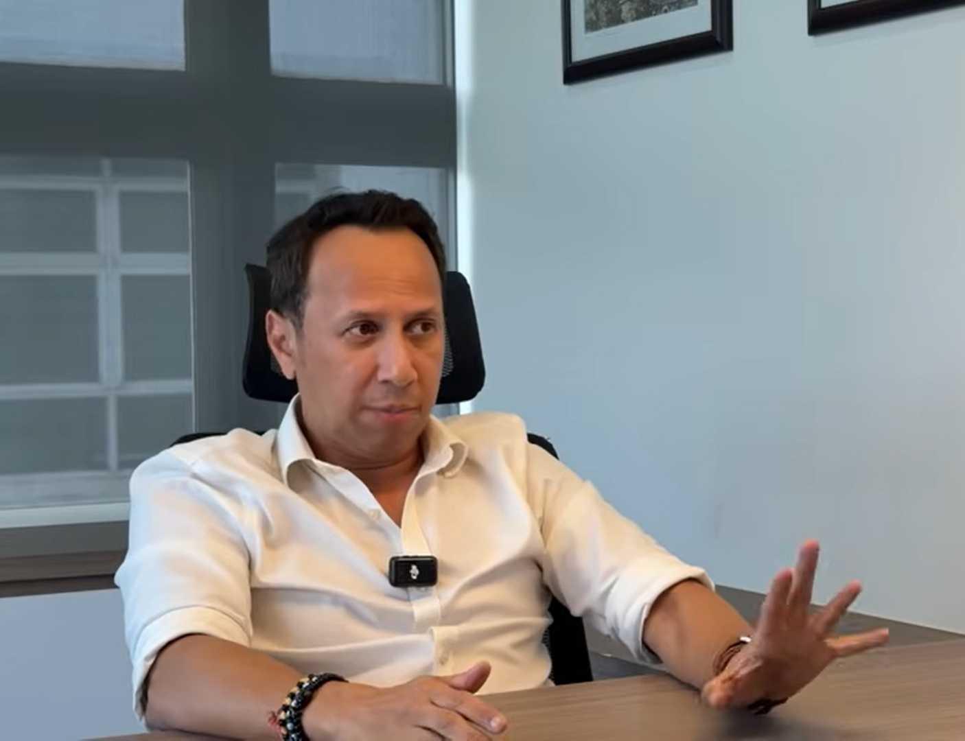 Muhammed A Khalid berkata perjanjian ditandatangani Anwar Ibrahim pada 26 Oktober dengan jelas merupakan penyerahan kepada kuasa asing. Gambar: The Tiger Show Podcast