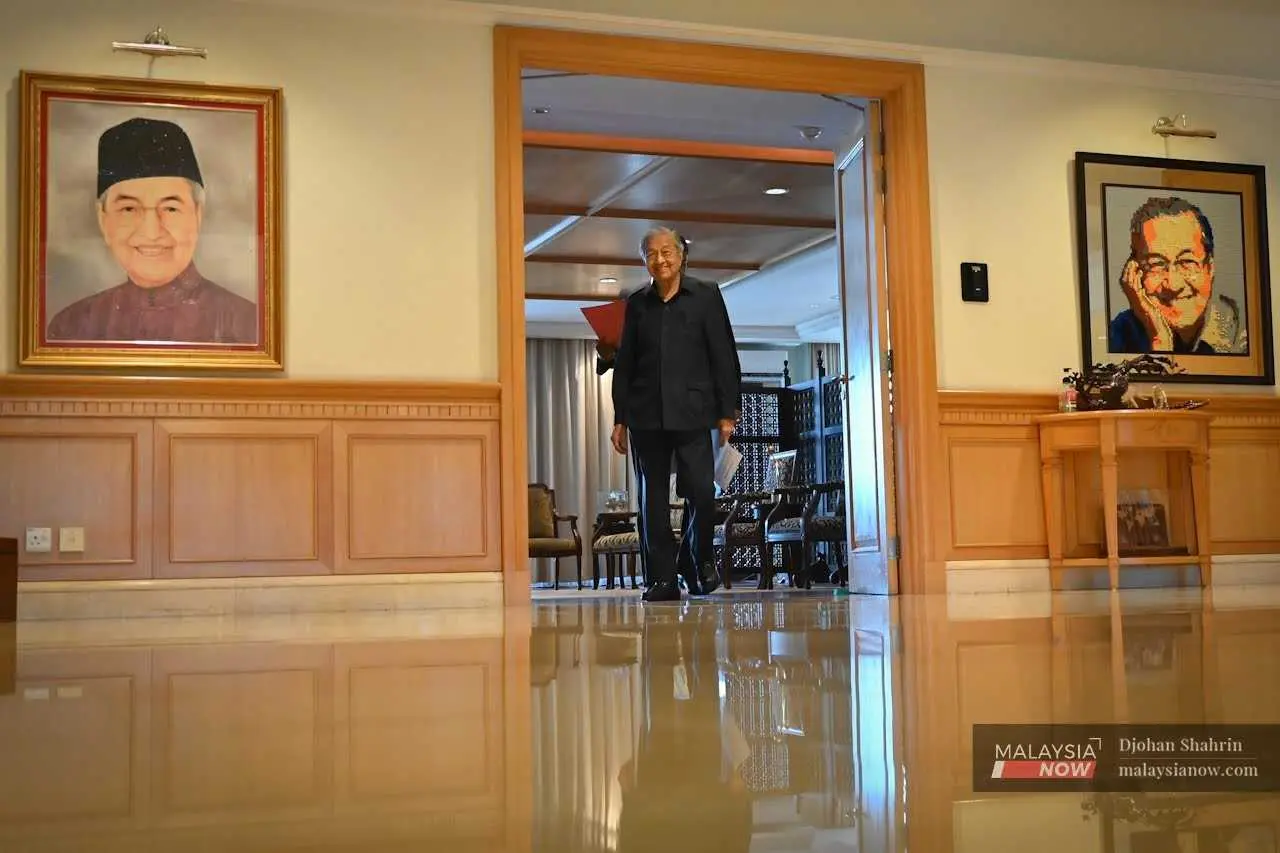 In his New Year message to Malaysians, Dr Mahathir Mohamad warns against recolonisation.