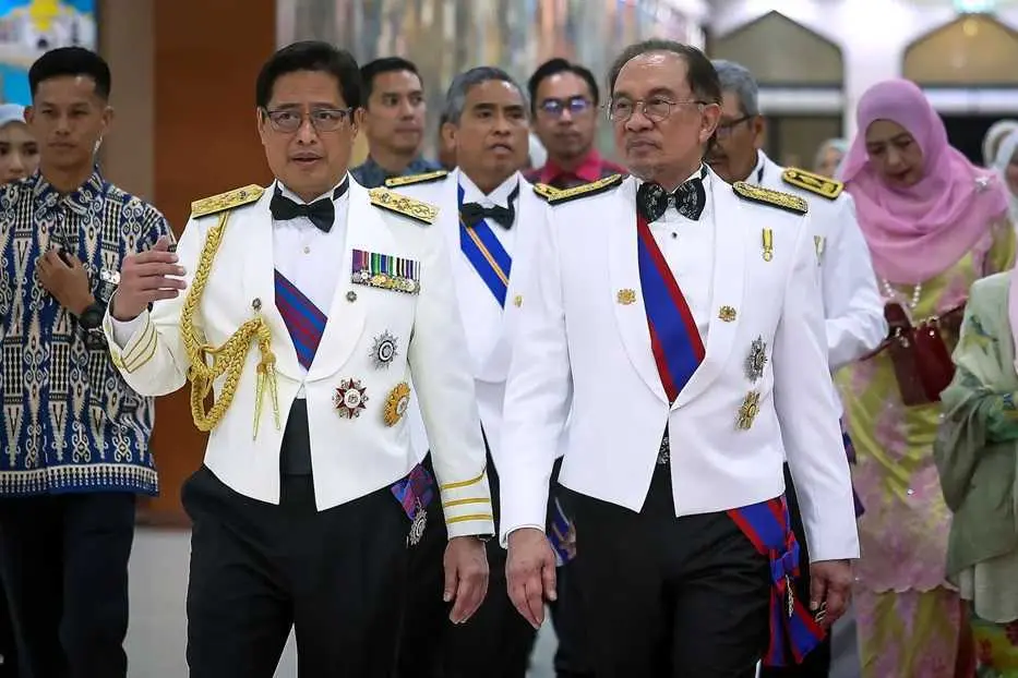 Prime Minister Anwar Ibrahim with MACC chief Azam Baki (left).