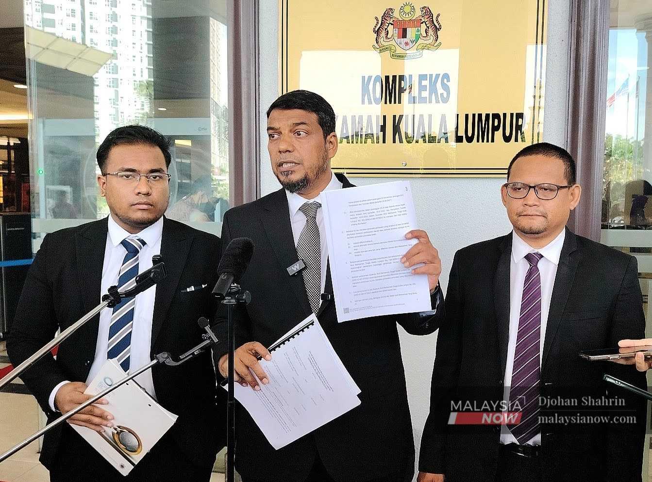 Rafique Rashid (centre), assisted by lawyers Amirul Ar-Rasyid (right) and Nurmustanir Md Nor, at the Kuala Lumpur High Court, April 8, 2026.