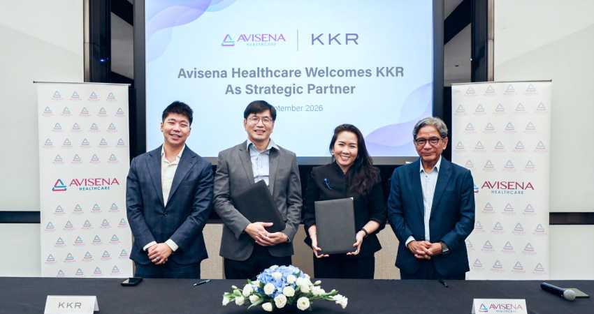 Chin Yu Oh and Lim Soon Jin (first and second from left), representing KKR, with Avisena Healthcare Group CEO Elina Nadia Omar and chairman Dr Omar Abd Hamid during an agreement-signing ceremony on Sept 4, 2026 to welcome KKR as a strategic partner.