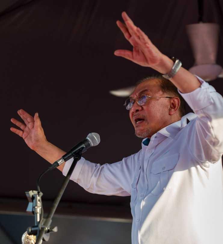 Prime Minister Anwar Ibrahim says he is inviting the Myanmar dictator for an official visit, calling for diplomatic engagement with the junta which has for decades rejected international calls to allow the safe return of the Rohingya Muslim community.
