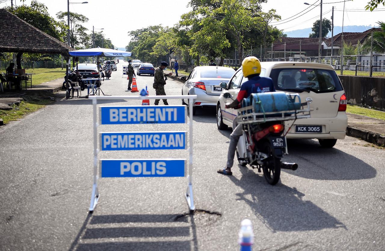 Roadblocks will be set up around Kota Setar, manned by the police and Armed Forces. Photo: Bernama