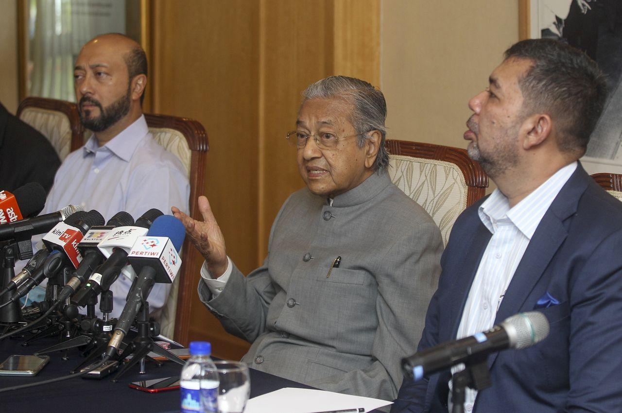 Dr Mahathir paling gembira Anwar tak jadi PM. Gambar: MalaysiaNow