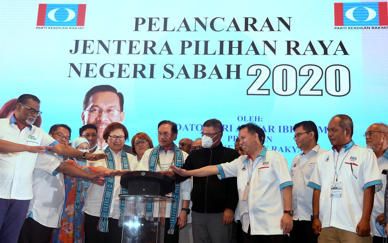 Presiden PKR Anwar Ibrahim ketika melancarkan Jentera Pilihanraya PKR Negeri Sabah di Kota Kinabalu pada 5 September 2020. Gambar: Bernama
