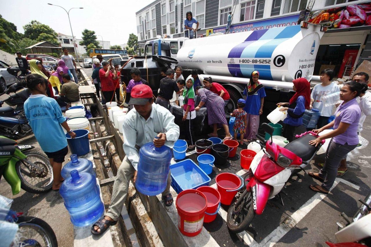 Baru-baru ini penduduk Lembah Klang mengalami gangguan air disebabkan pencemaran itu. Gambar: Bernama