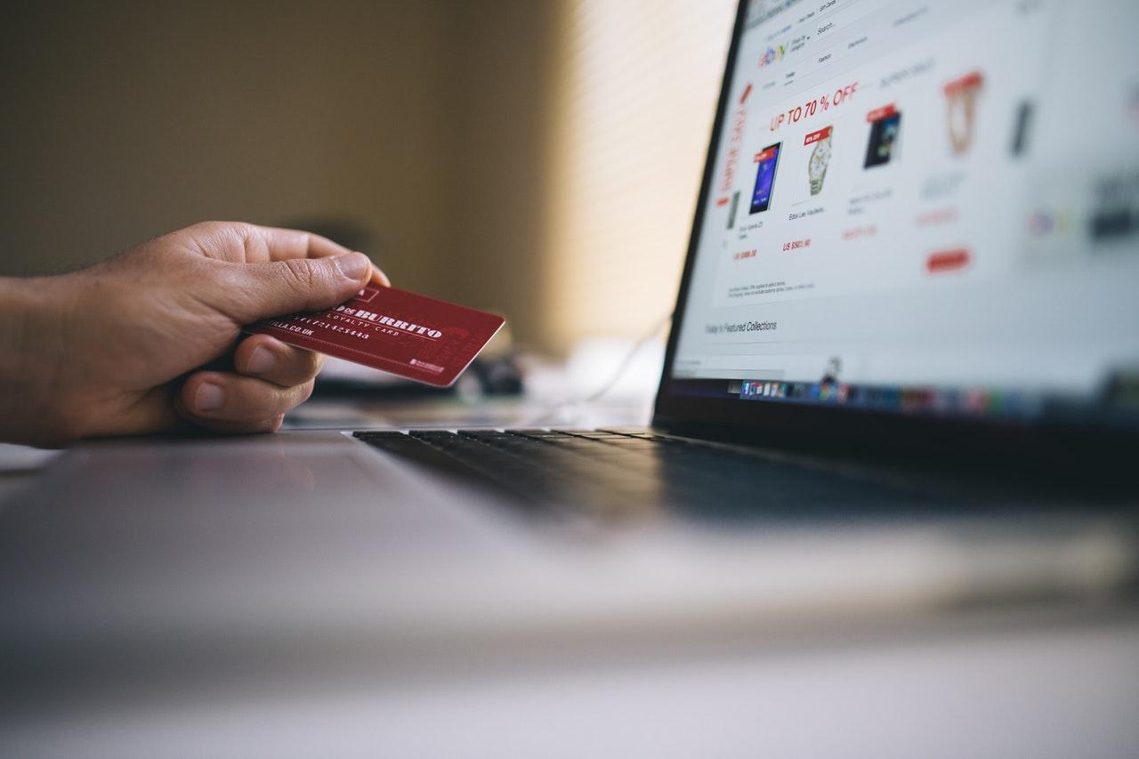 online-shopping-laptop-credit-card-pexels