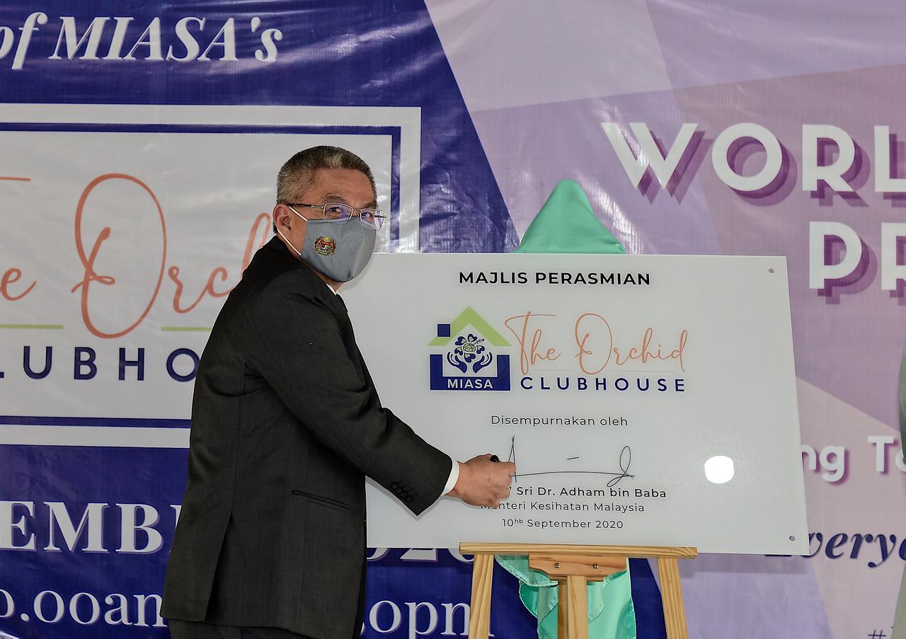 Menteri Kesihatan Dr Adham Baba. Gambar: Bernama