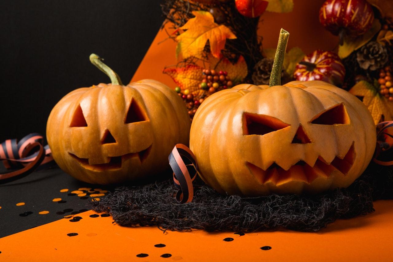 The Los Angeles County Department of Public Health is instead recommending virtual costume and pumpkin carving contests and participating in drive-by events or festive car parades. Photo: Pexels