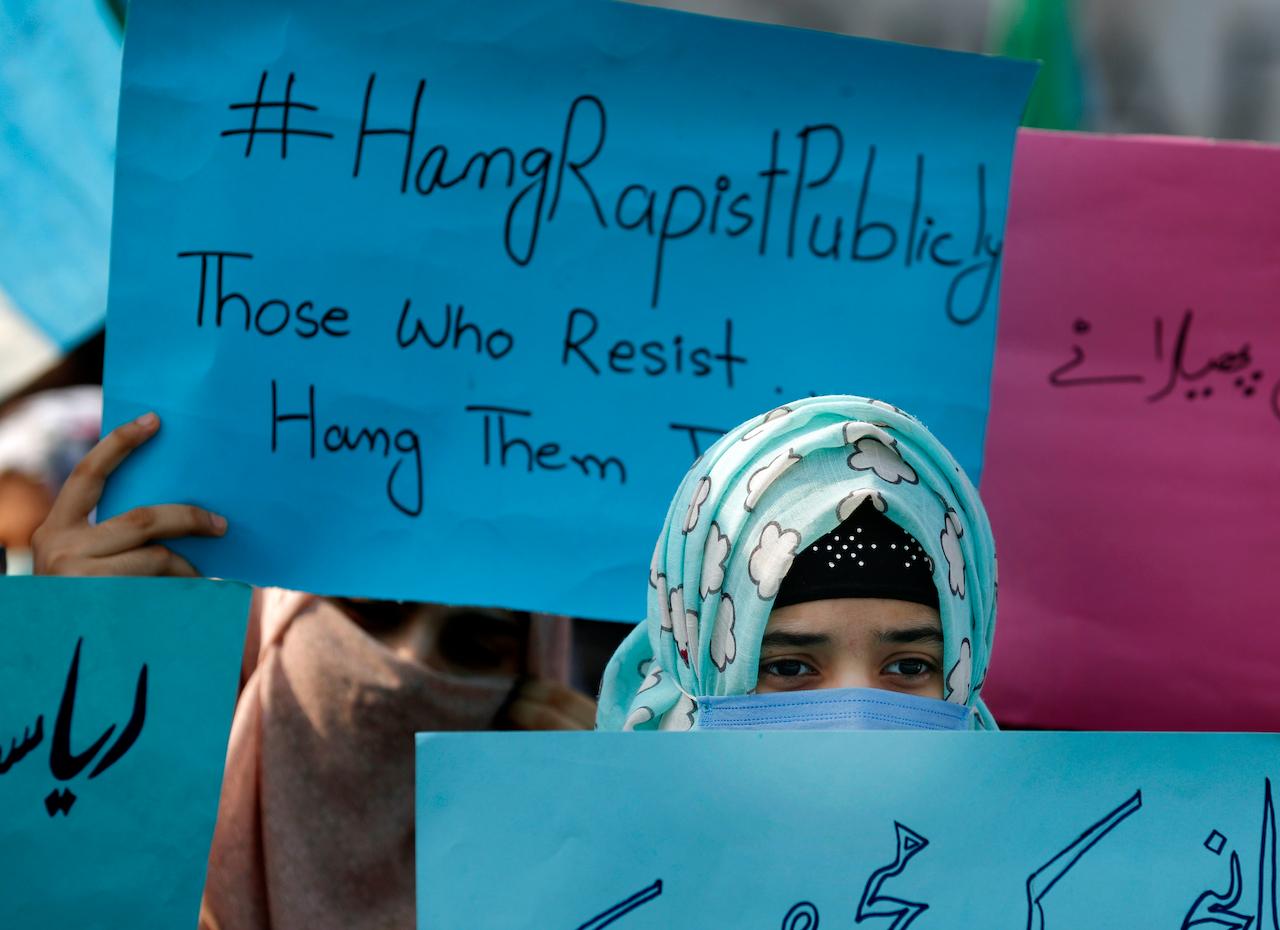 A supporter of a religious group takes part in a demonstration to condemn the incident of rape on a highway, in Islamabad, Pakistan, on Sept 11, 2020. Photo: AP