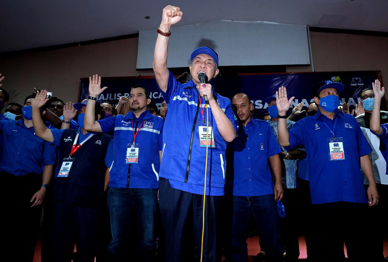 Umno president Ahmad Zahid Hamidi speaks at the launch of the Barisan Nasional Youth machinery for the Slim by-election in Tanjung Malim in August. Photo: Bernama