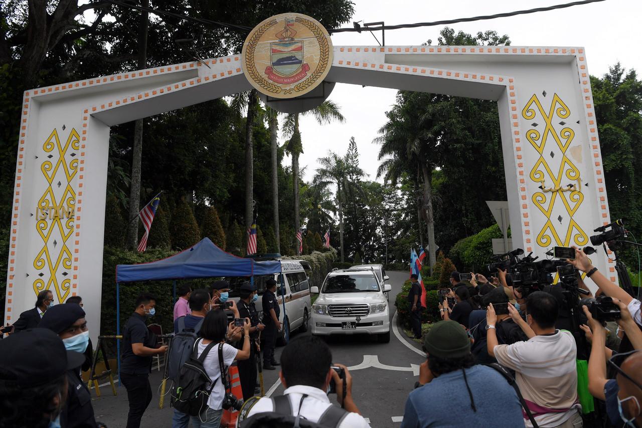 Sabah BN chairman Bung Moktar Radin leaves Istana Negeri after meeting with governor Juhar Mahiruddin on Sept 27. Photo: Bernama