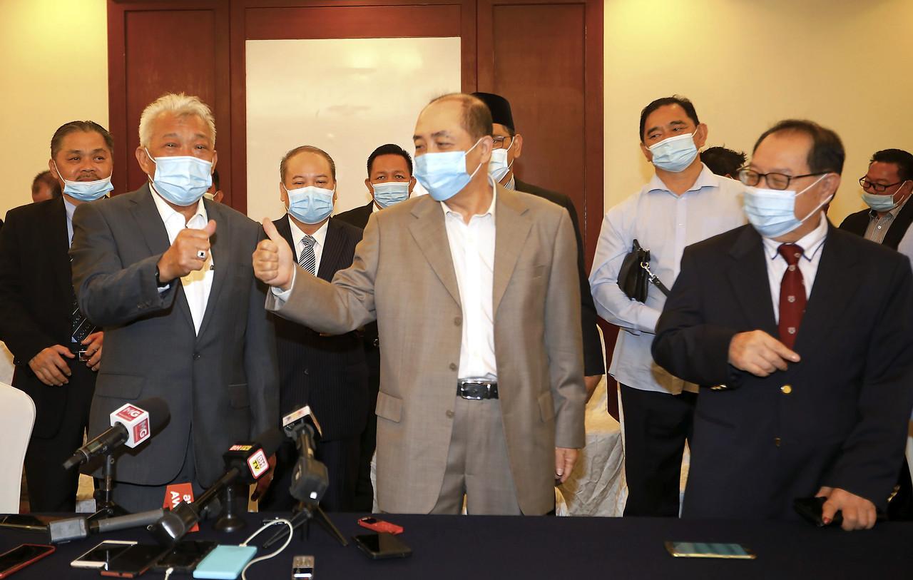 Sabah Umno chief Bung Moktar Radin (second left) with Sabah PN chairman Hajiji Noor (centre) and STAR president Jeffrey Kitingan (right) at a joint press conference in Kota Kinabalu today. Photo: Bernama