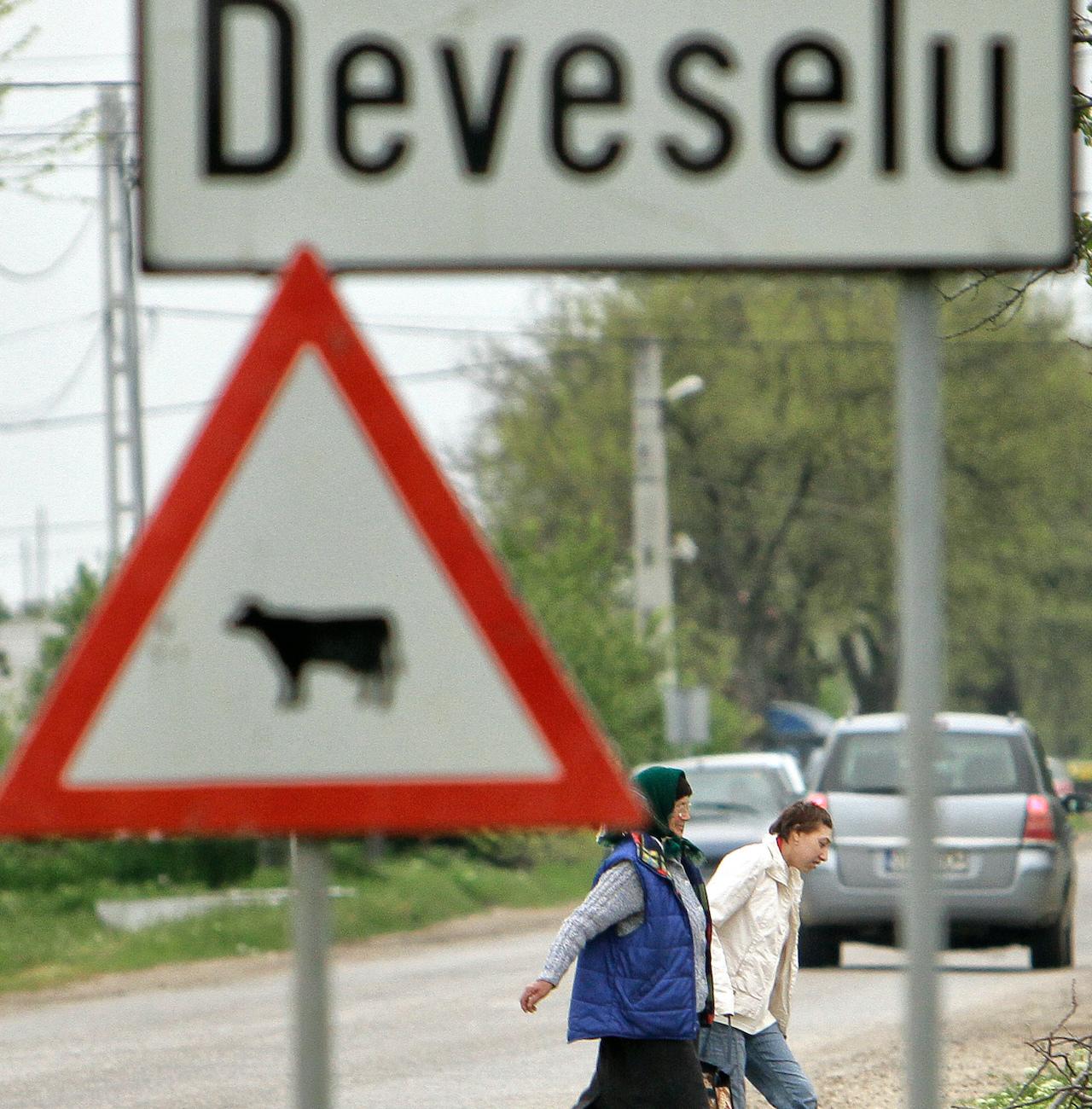 Romanians cross the road in the village of Deveselu in southern Romania in this May 3, 2011 file photo. Photo: AP