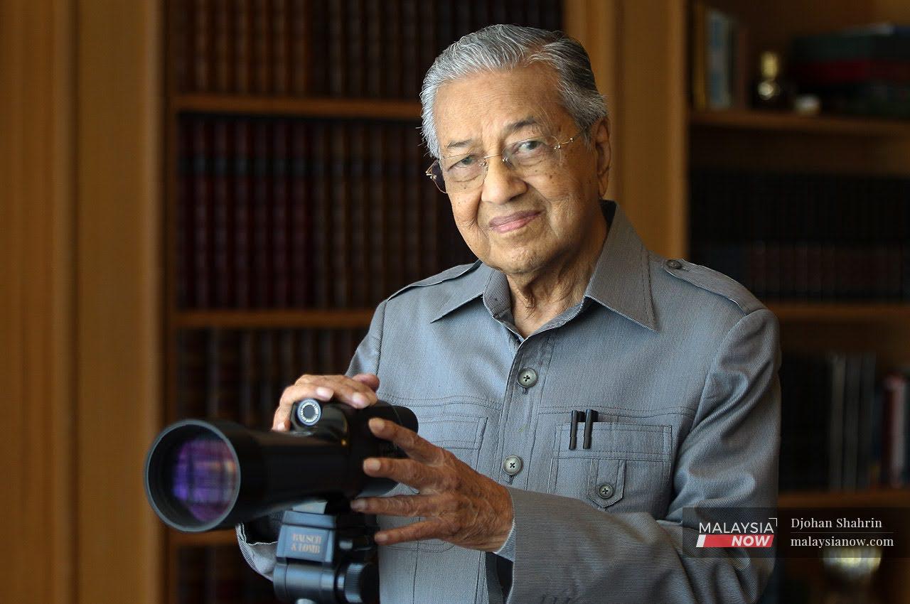 Dr Mahathir Mohamad, bekas perdana menteri Malaysia selama dua kali semasa wawancara bersama MalaysiaNow.